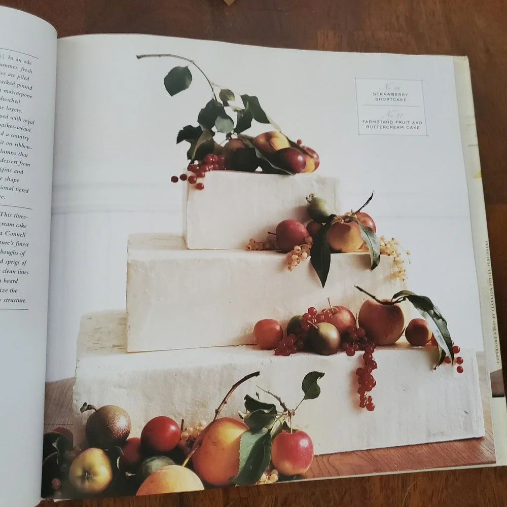 Martha Stewart's Wedding Cakes Hardcover First Edition 2007 Cookbook Guide